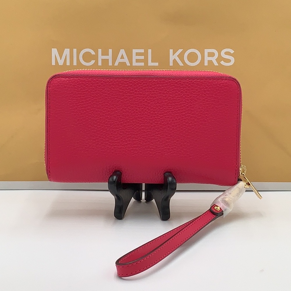 Michael Kors Large Flat  Multifunctional Phone Case Electric Pink color - Picture 6 of 11